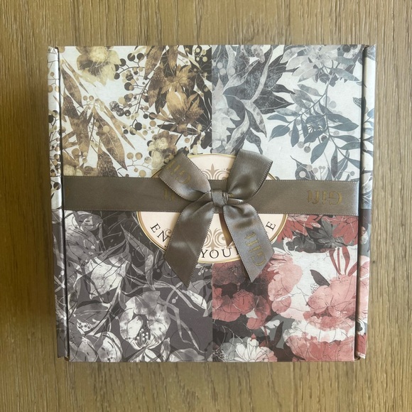 Gift box of 4 soy wax candles Scents:French Vanilla, Lavender, Freesia, Rosemary - Picture 14 of 14